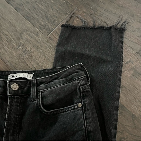 Zara Black Straight Leg Jeans 4 High Rise Raw Hem Minimalist Capsule Fit - Picture 6 of 8